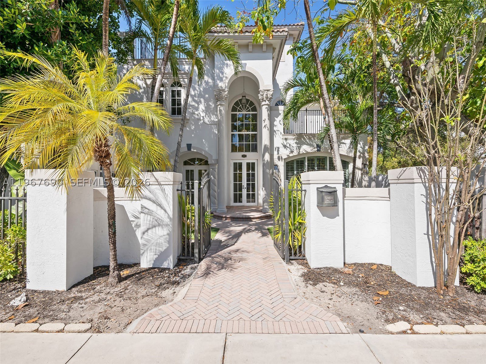 827 SE 2nd Ct – photo 4