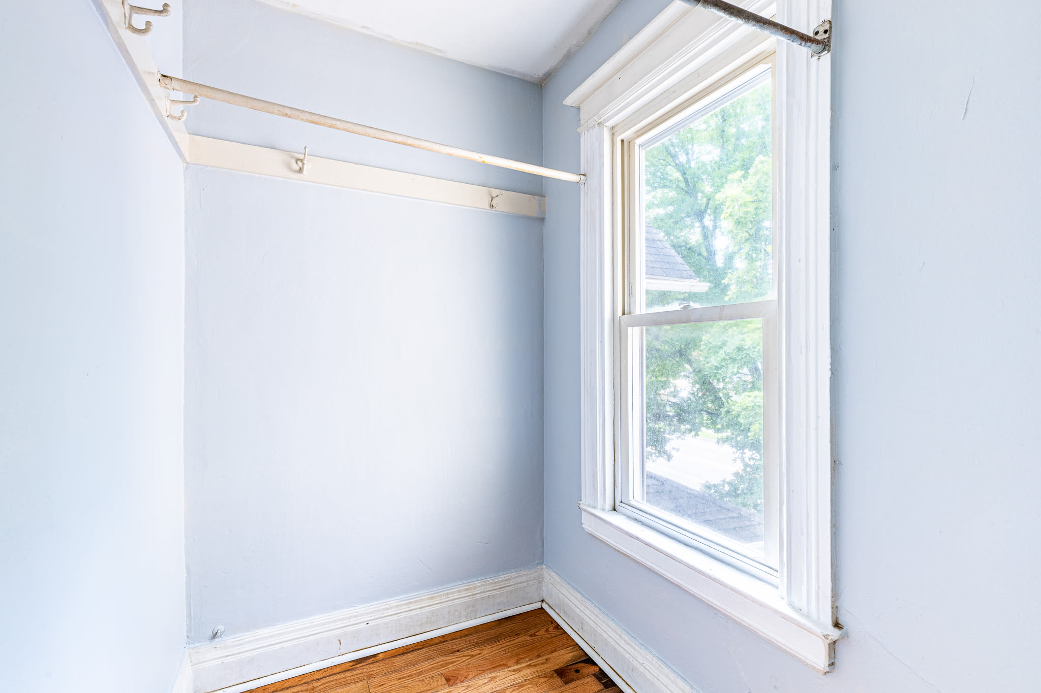 734 Dewey Ave – photo 2