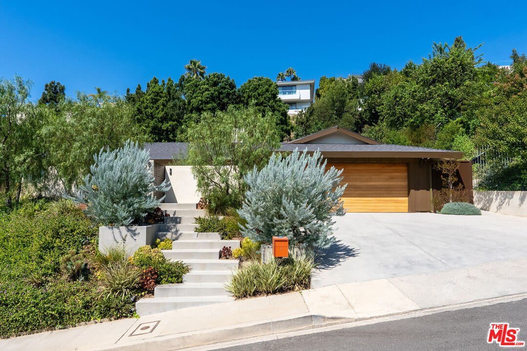 9258 Swallow Dr – photo 1
