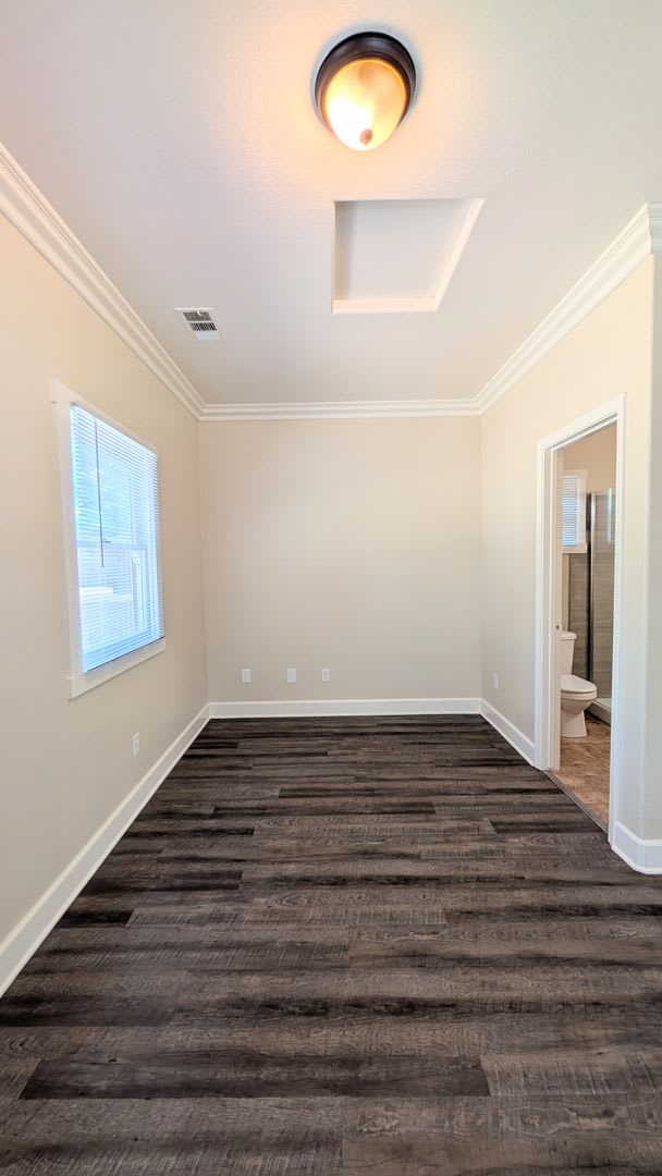 GREAT DOWNTOWN LOCATION!! GATED PARKING! – photo 4
