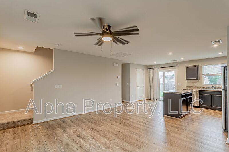 10 Torrington Dr – photo 3