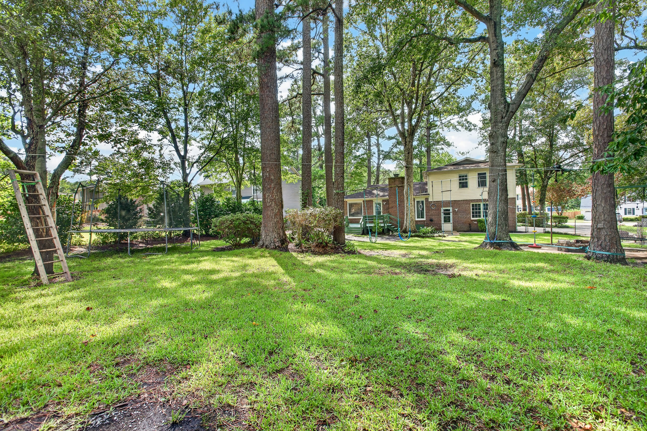 614 Clover Dr – photo 5