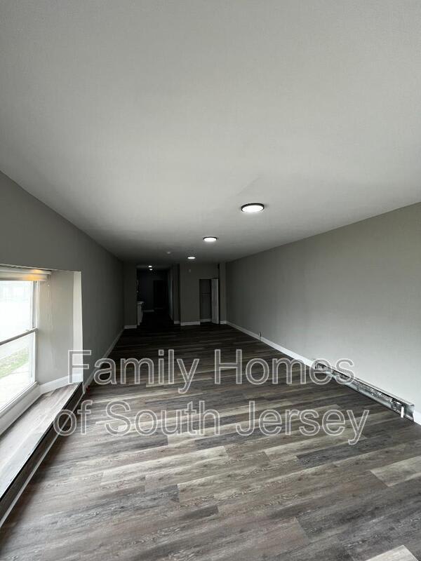 242 N Broadway – photo 3