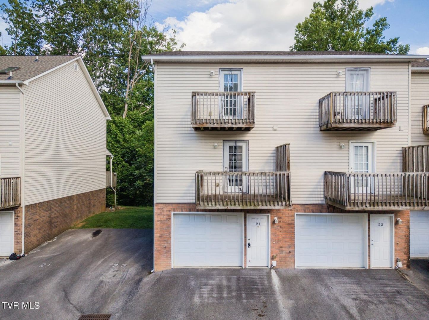 2 Bdrm / 2.5 Bath, North JC – photo 4