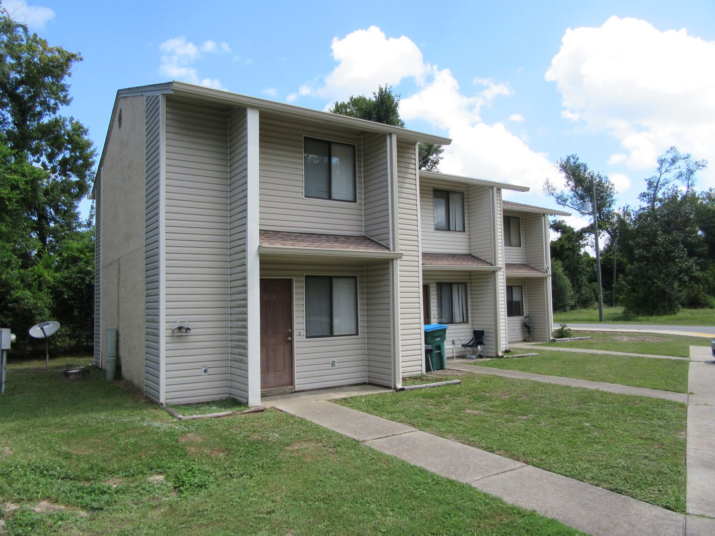 804 West St – photo 1