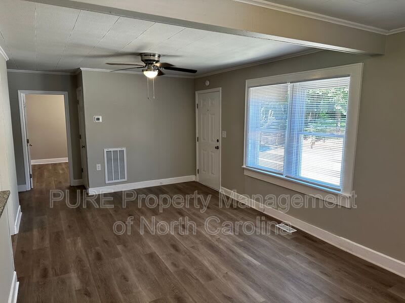 603 Robbins St – photo 5