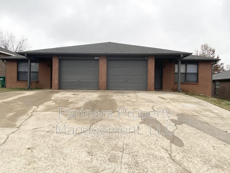 5705 Sara Street A – photo 1