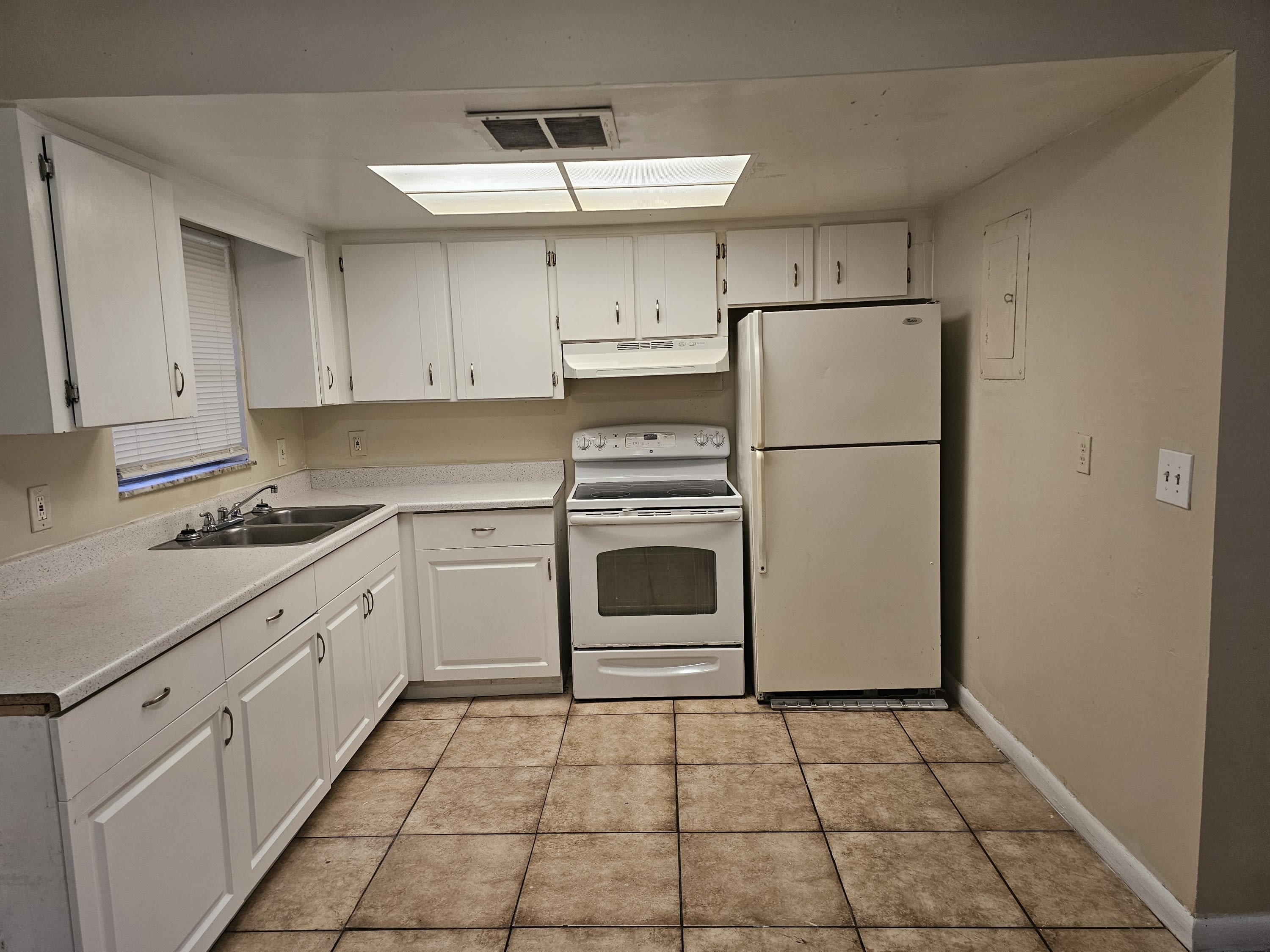 2556 Northwest 52Nd Avenue 1 – photo 2