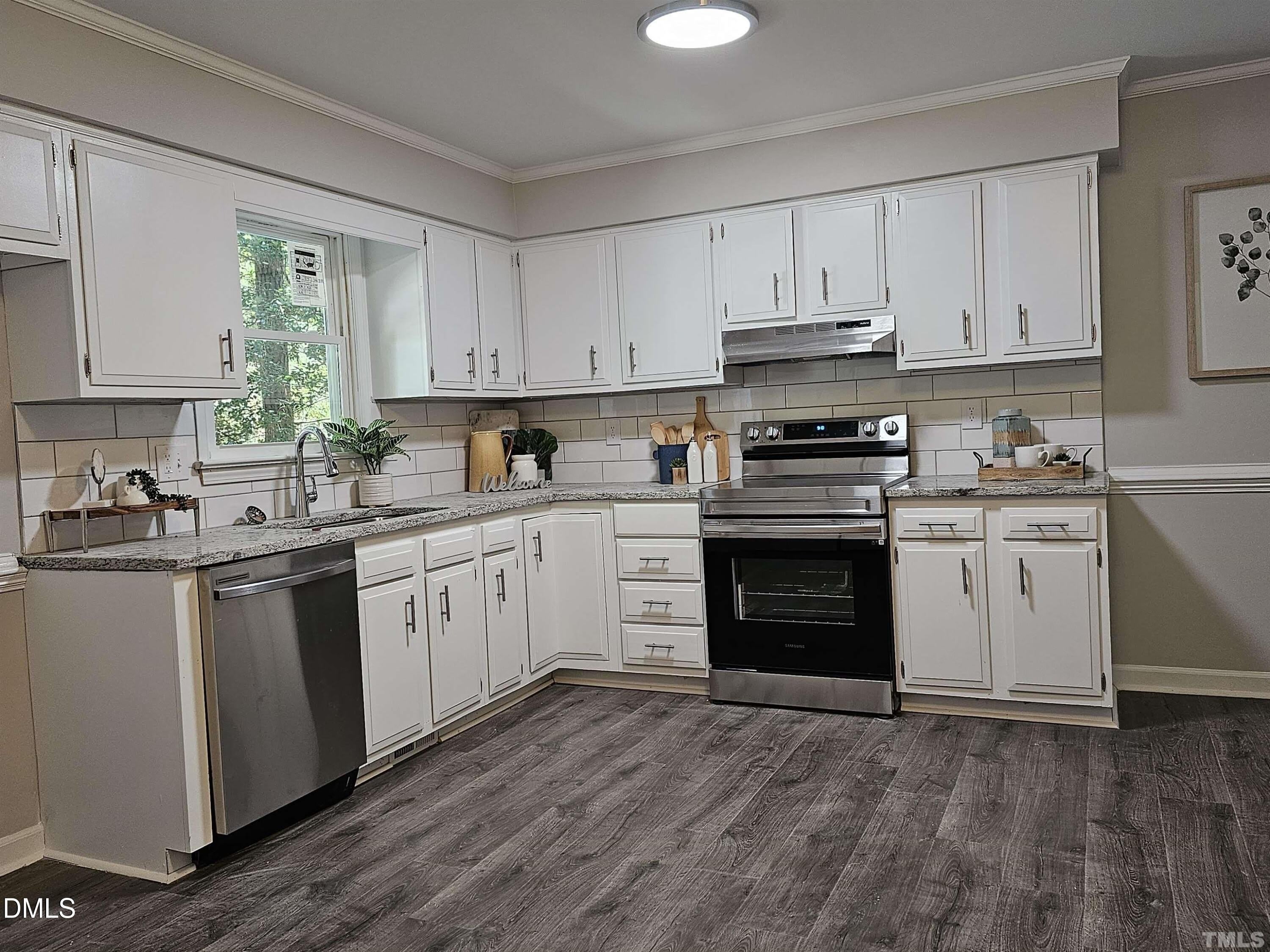 5906 Applewood Lane – photo 2