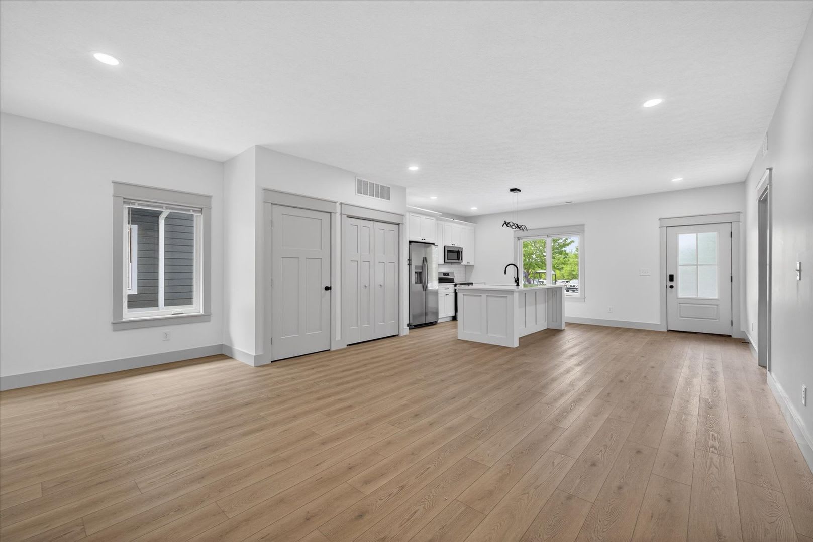 August 2026 Newly Built 5 Bed 5 Bath Townhome – photo 5