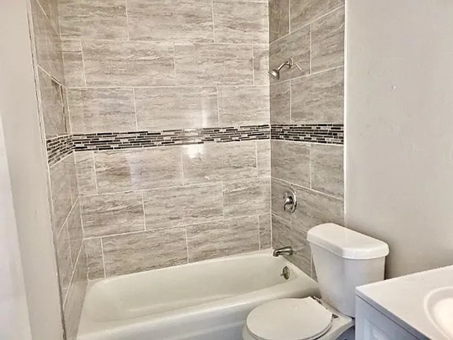 Newly Renovated Town Home In Grandview – photo 5