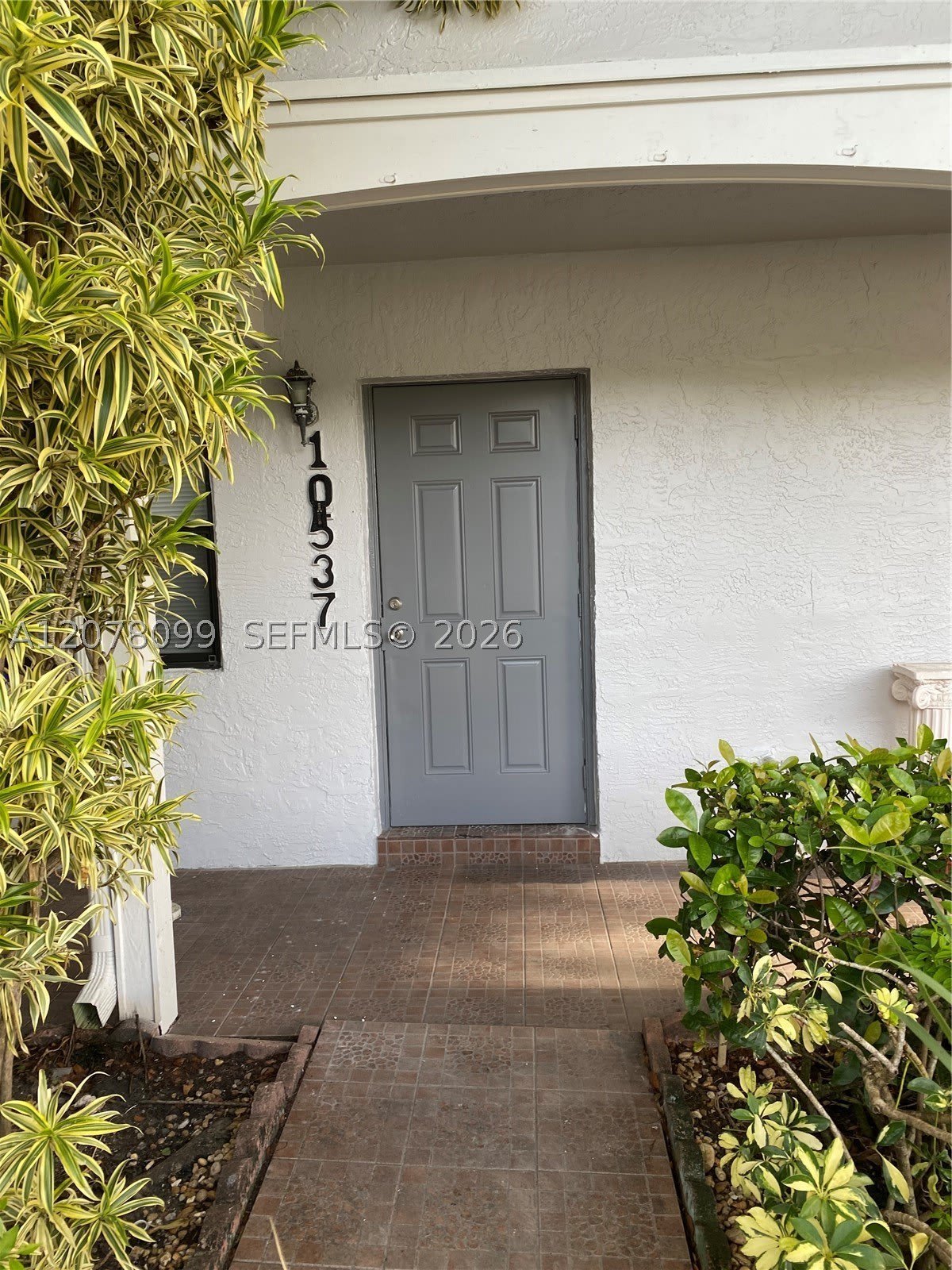 10537 NW 8th St – photo 1