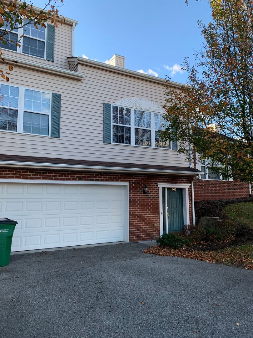 3 Bedroom 2 Bath Townhouse with 2 Car Garage – photo 5