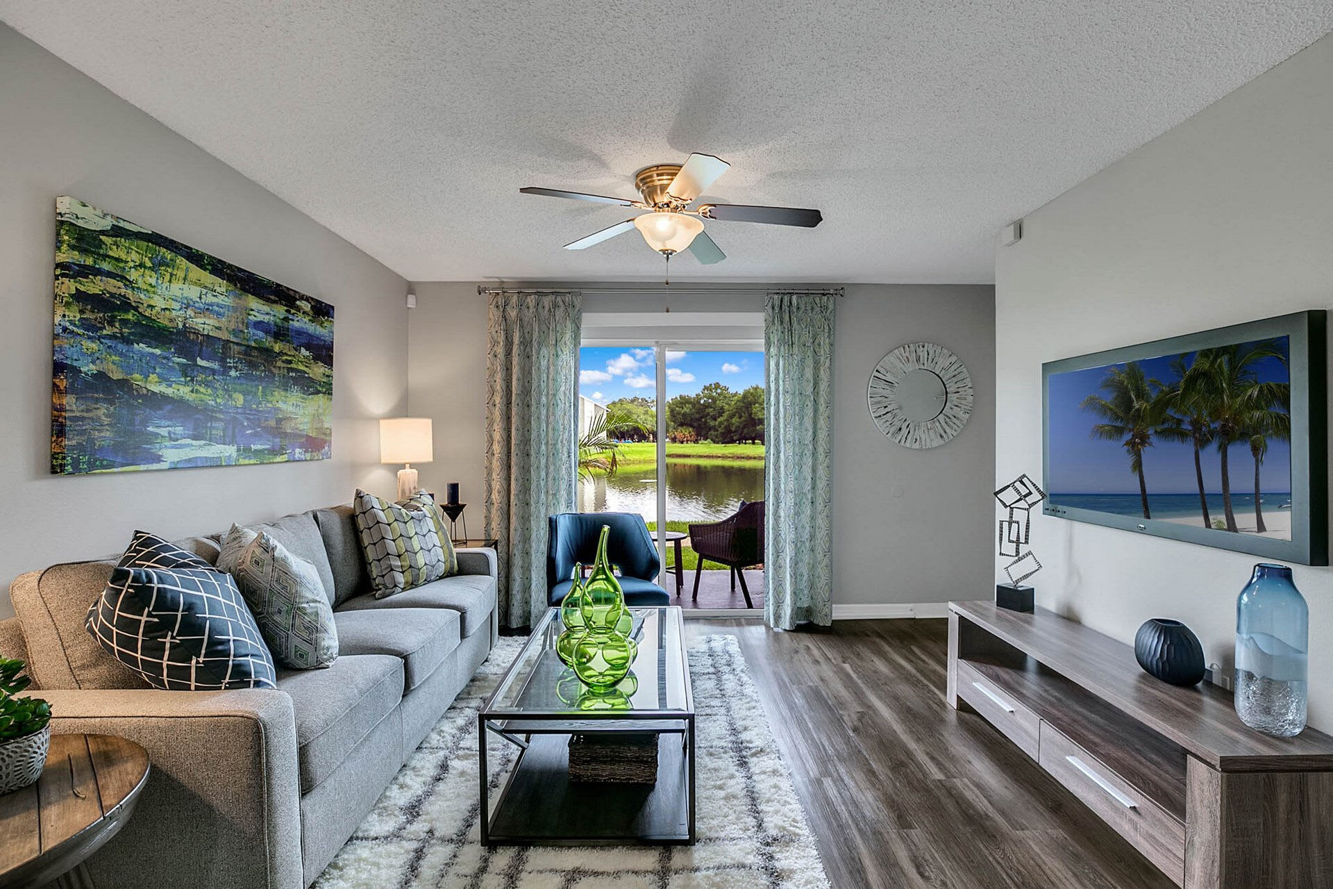 Lakeside Central Apartments – photo 5