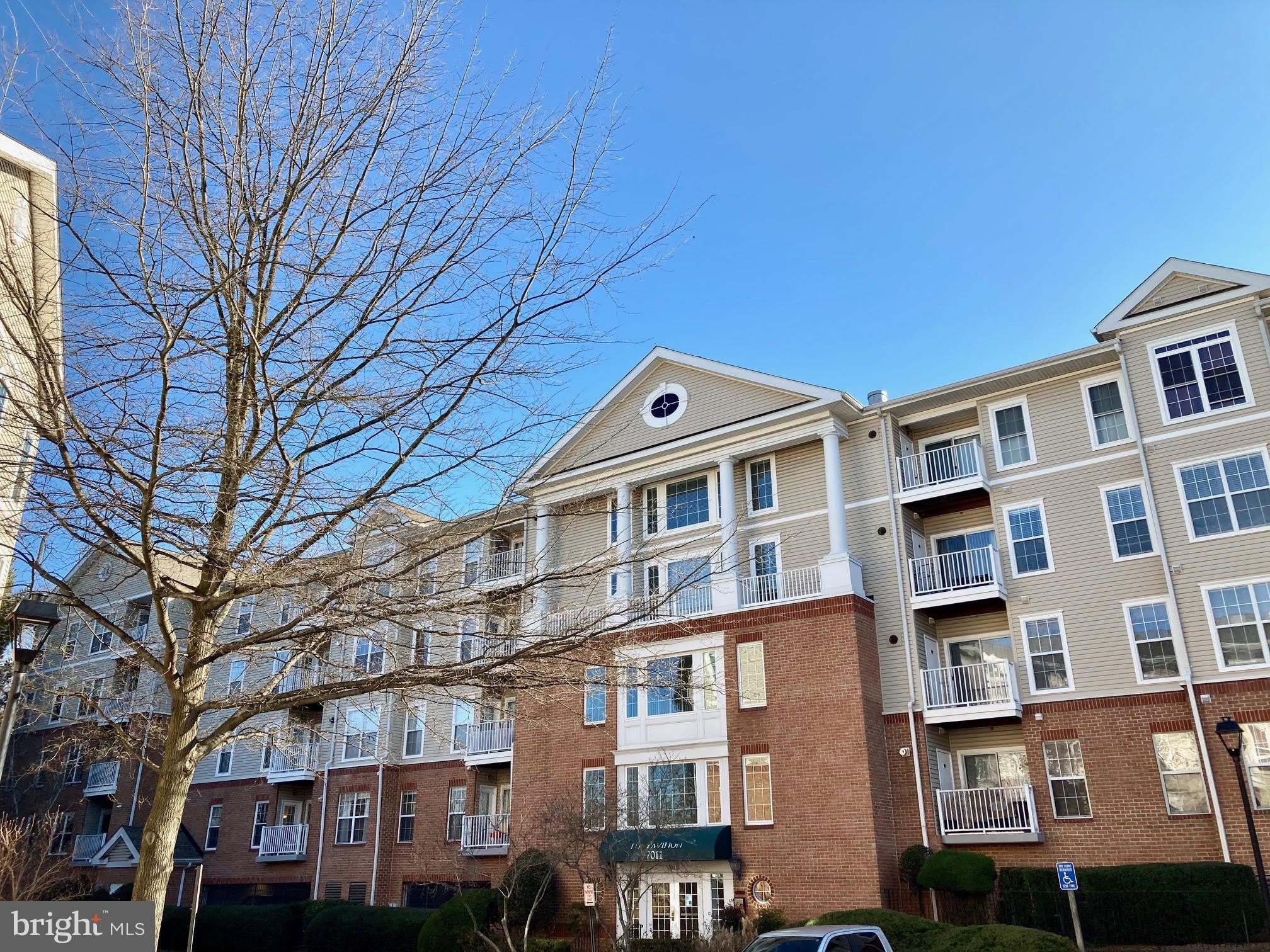 7011 FALLS REACH Drive – photo 2
