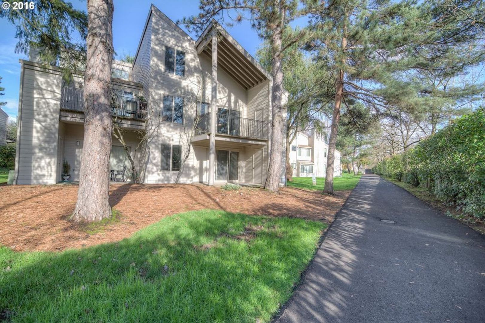 11744 SW Boones Bend Drive ~ Beautiful Loaded Townhome – photo 1