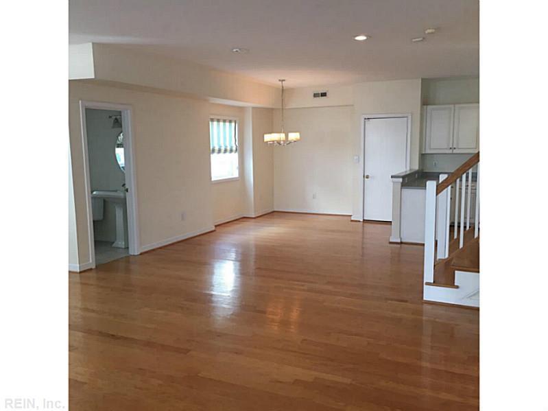 GORGEOUS 4 BEDROOM 3.5 BATH SINGLE FAMILY HOME 1.5 BLOCKS TO OCEAN!! – photo 4