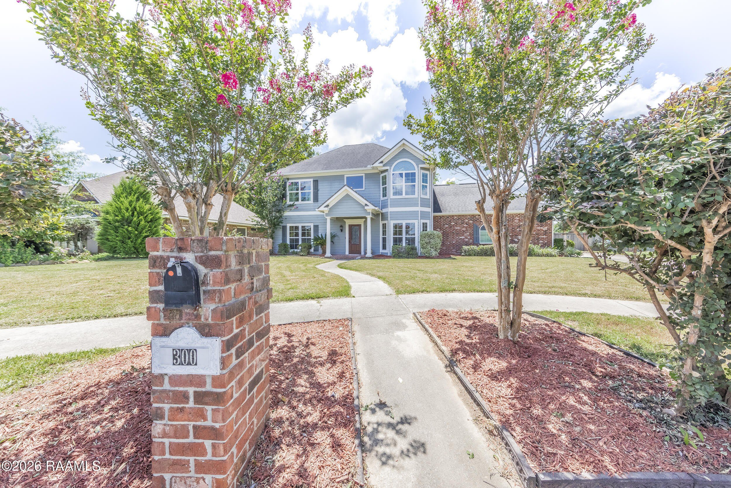 300 Oak Hollow Drive – photo 2