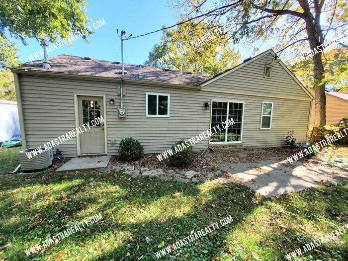 5428 Maple Street – photo 4