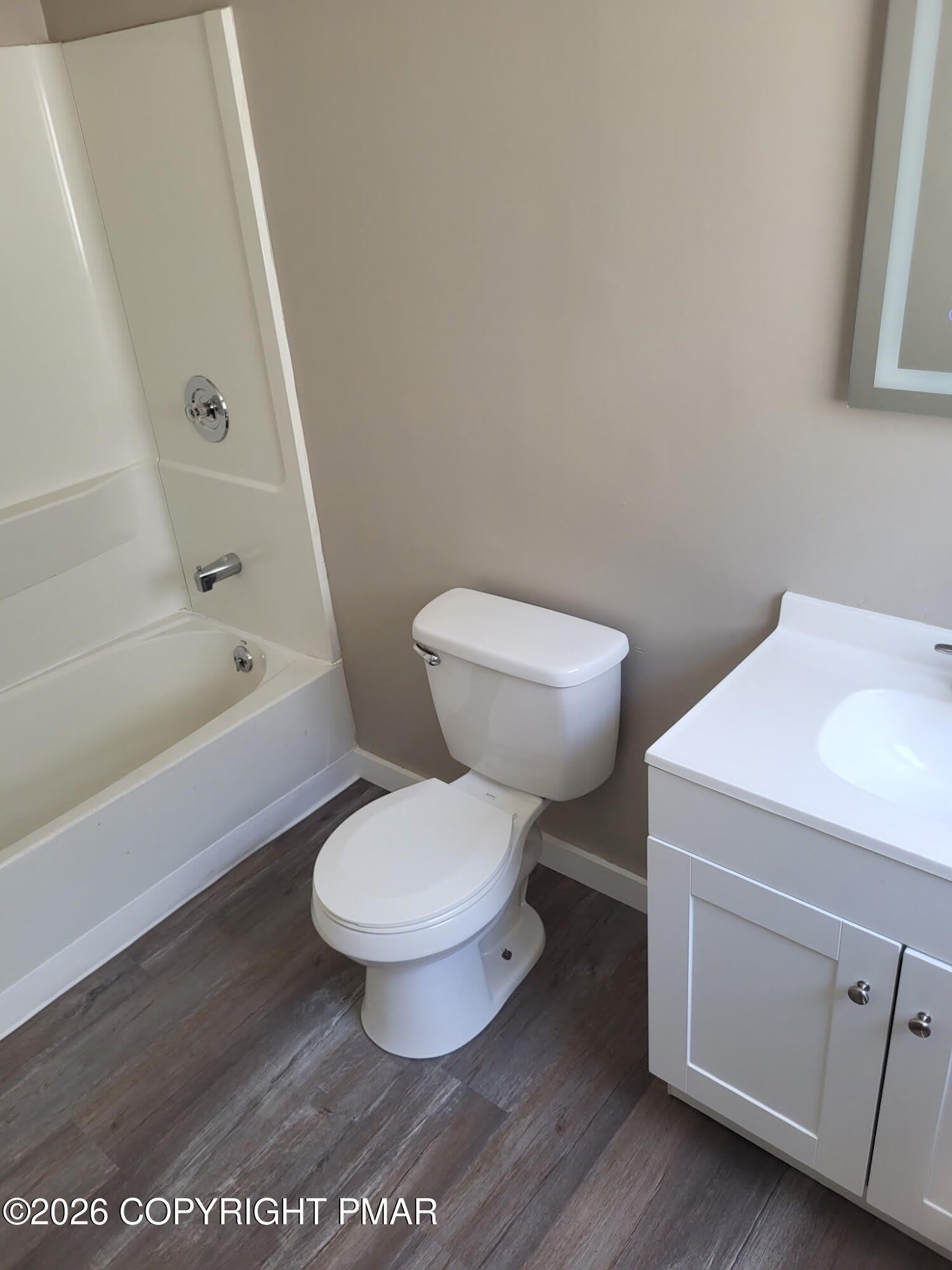 418 Center Avenue – photo 5