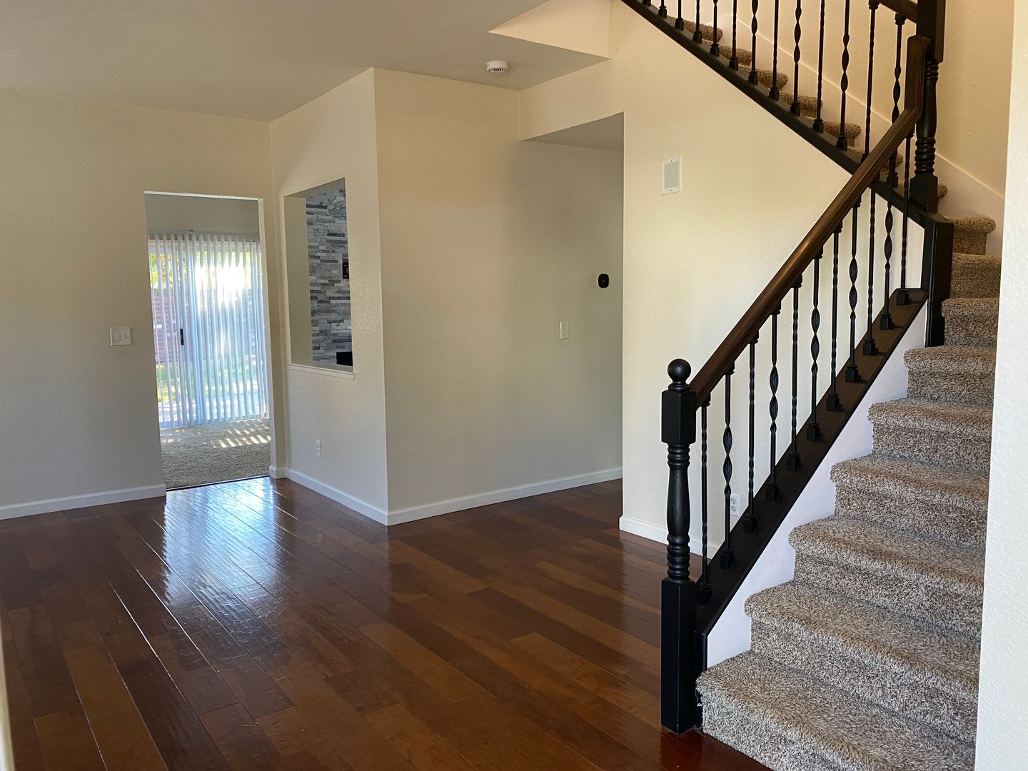 Lovely 2 Story Home – photo 4