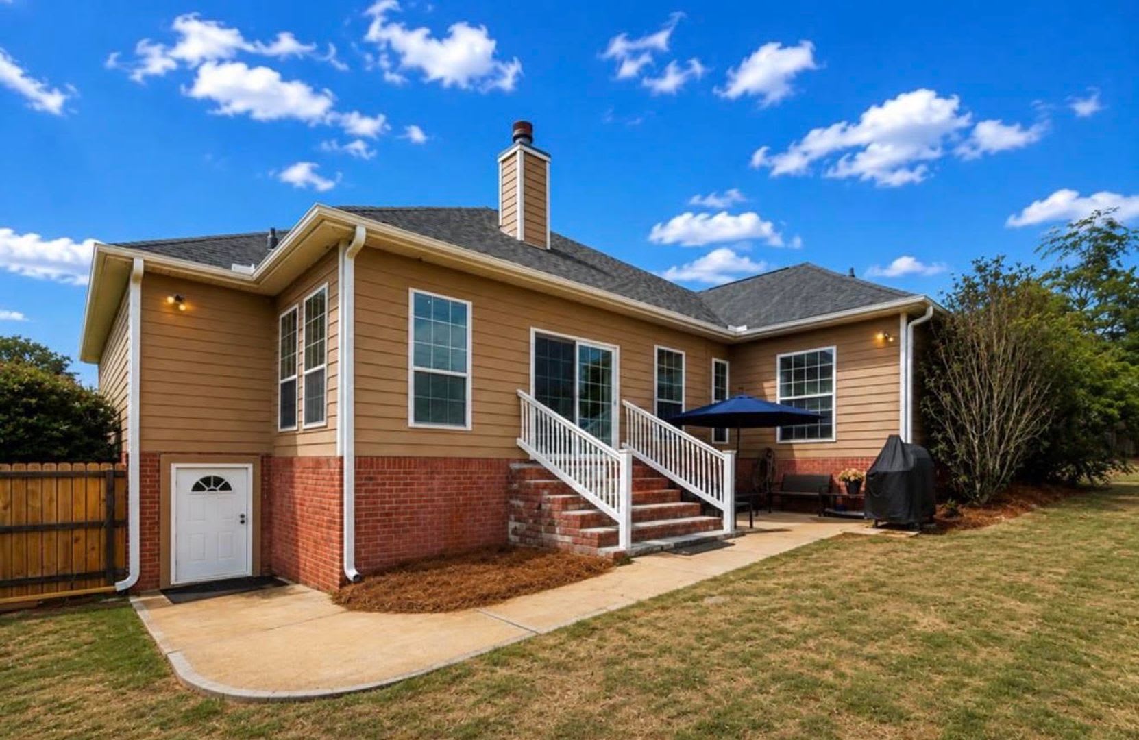 4004 Grey Oak Drive – photo 2