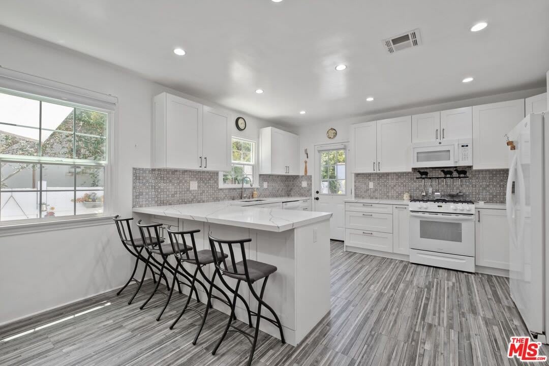 471 S Clark Dr – photo 4