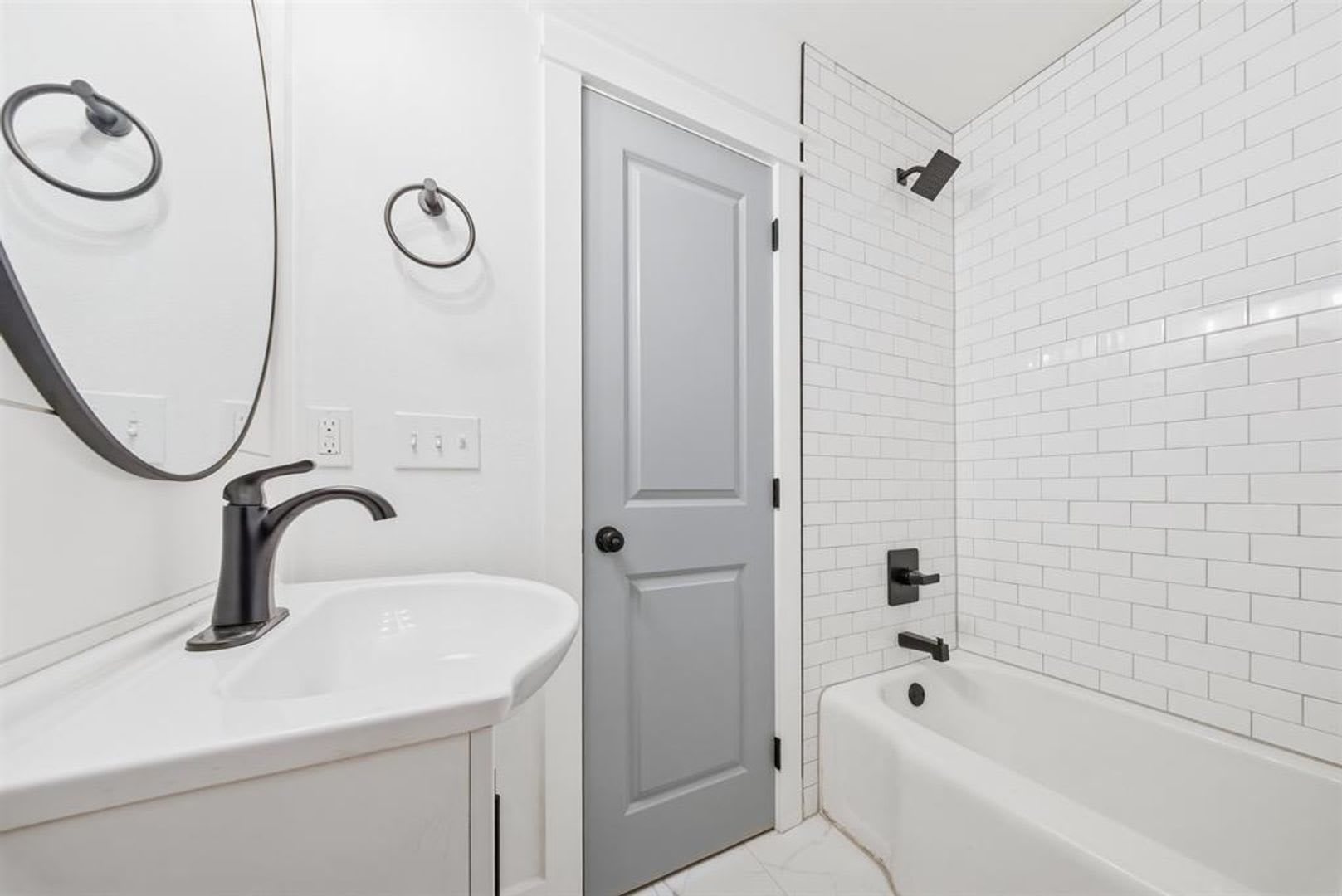 3 bedroom 2 bath house in Midtown Fully Renovated!! – photo 2