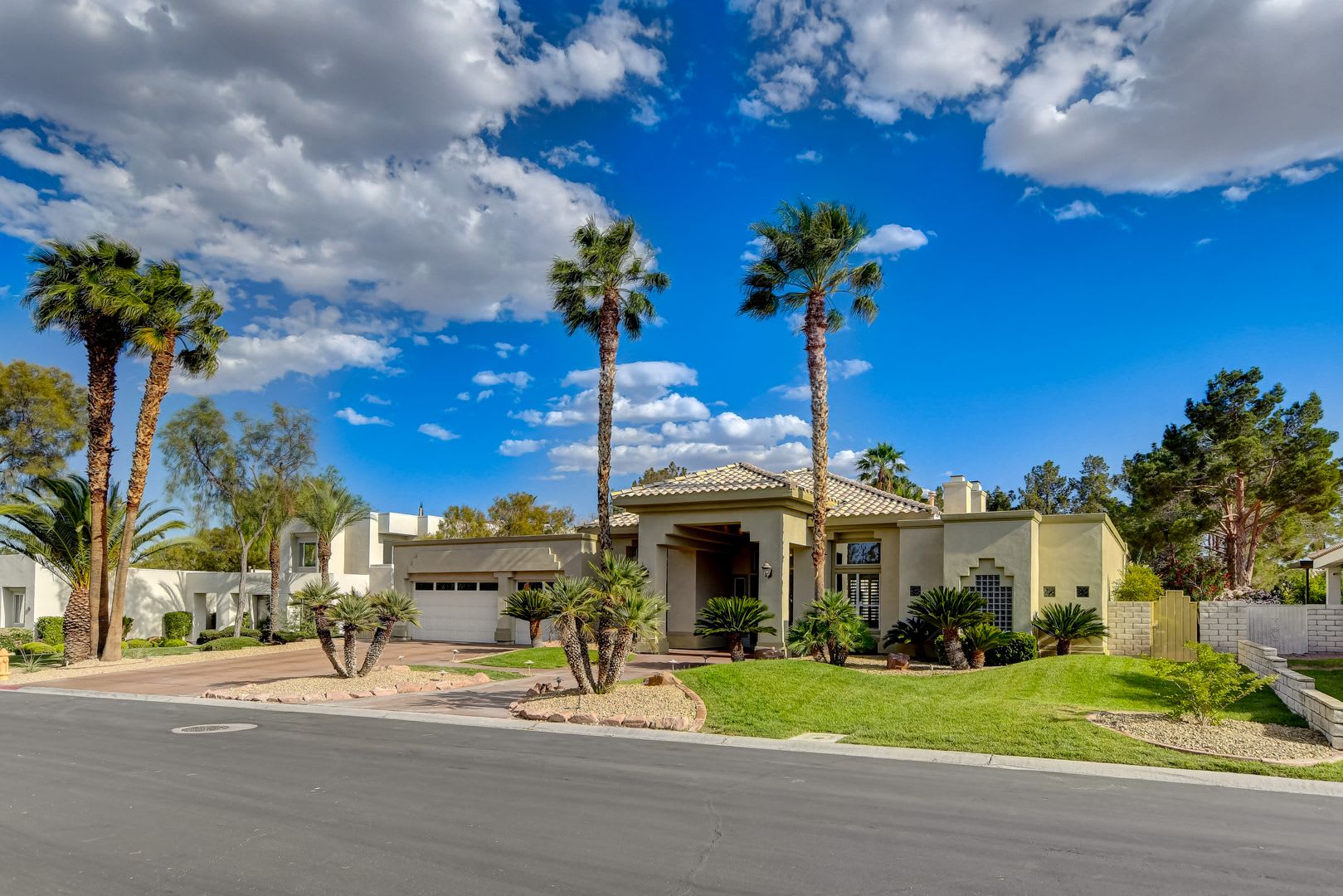 A luxurious 5 Bedroom House with a Casita & a Sparkling pool at Ten Oaks Estates – photo 2