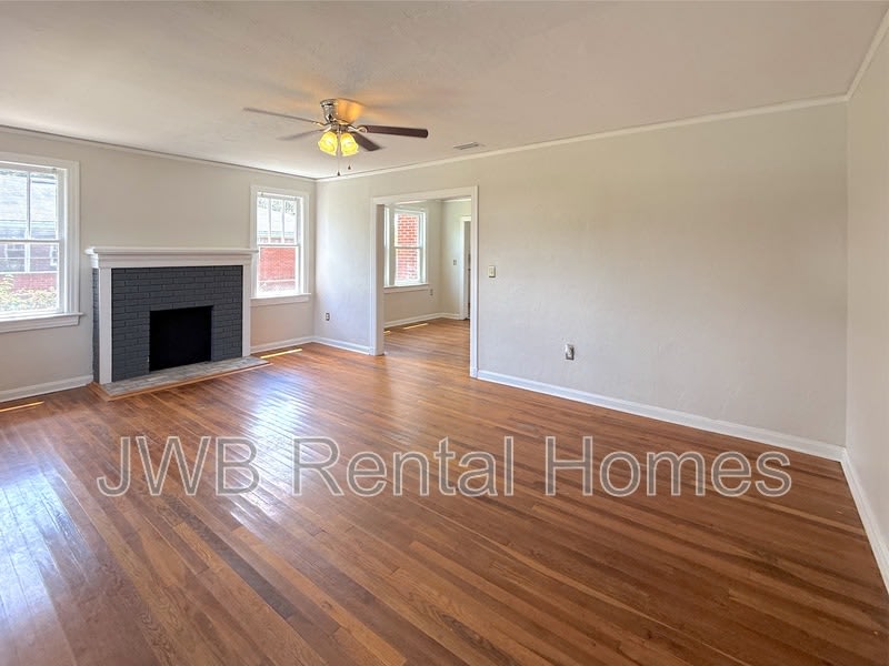814 St Clair St – photo 4