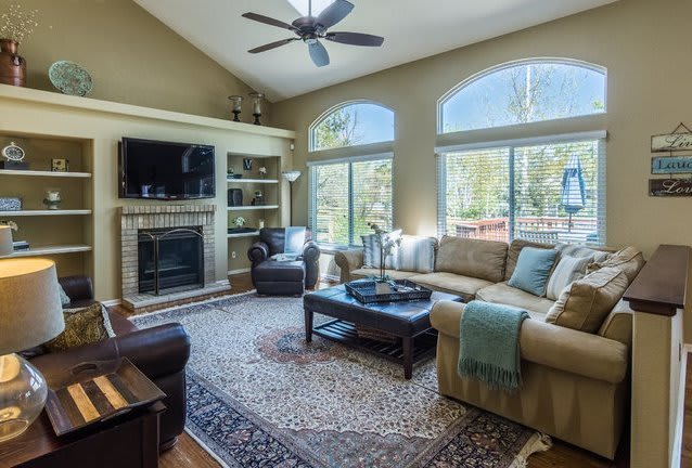 Spectacular 5 Bedroom Home in Rock Creek – photo 2