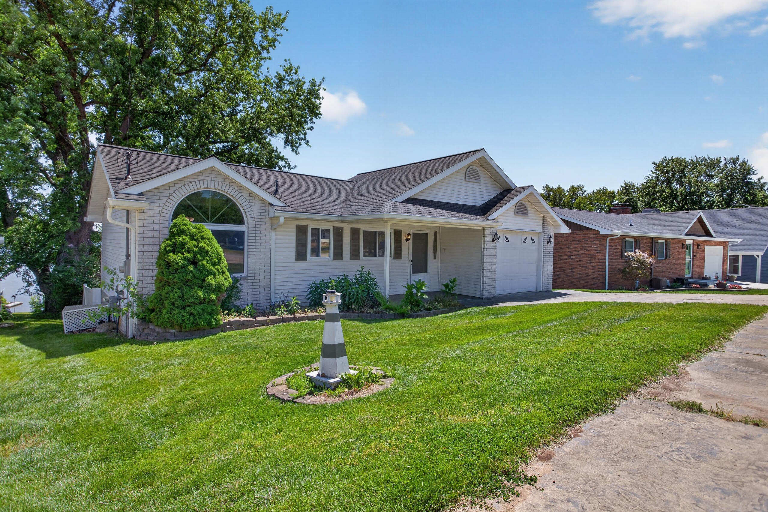 11939 Greenbriar Drive – photo 2