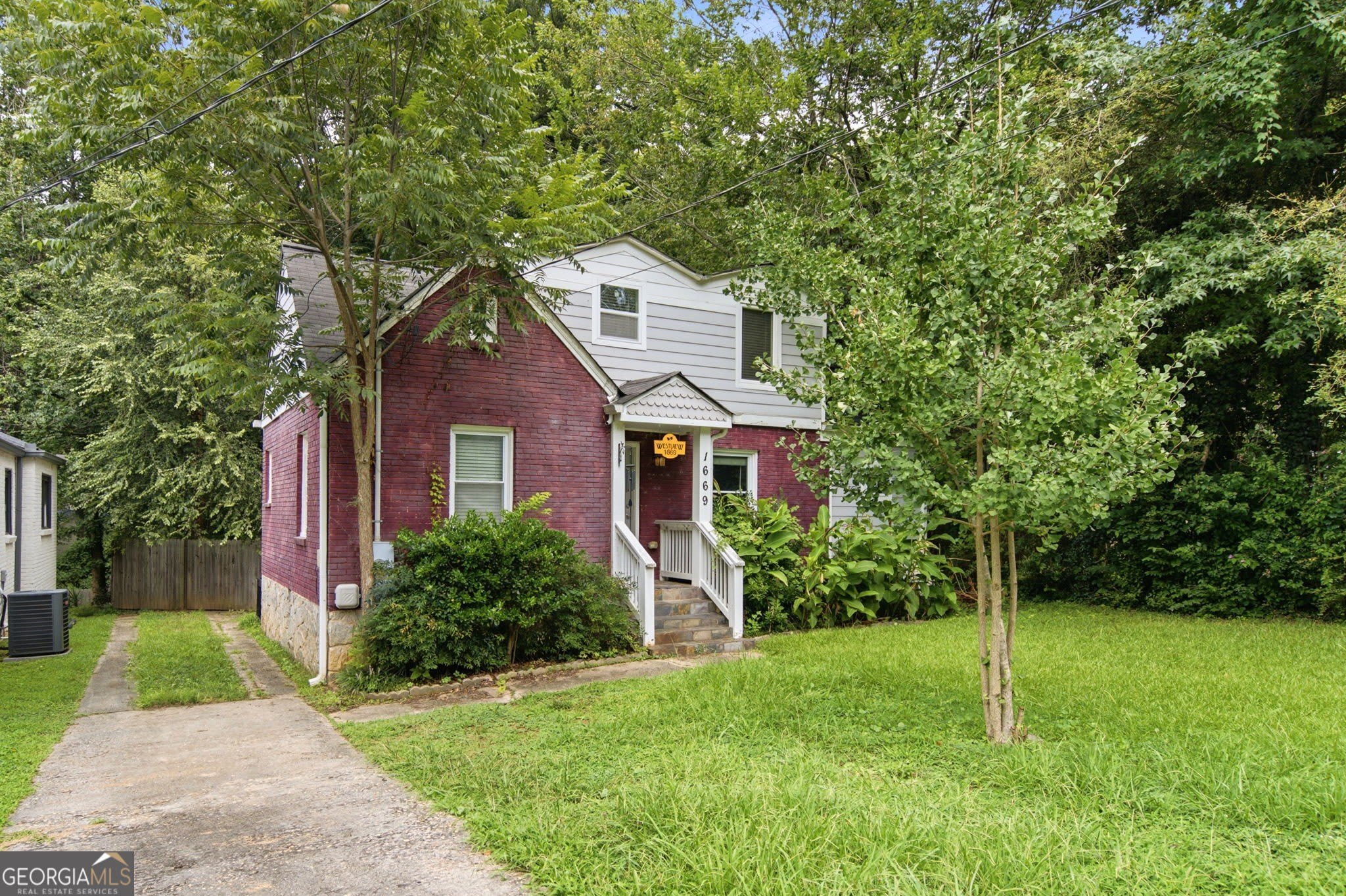 1669 Emerald Avenue SW – photo 2
