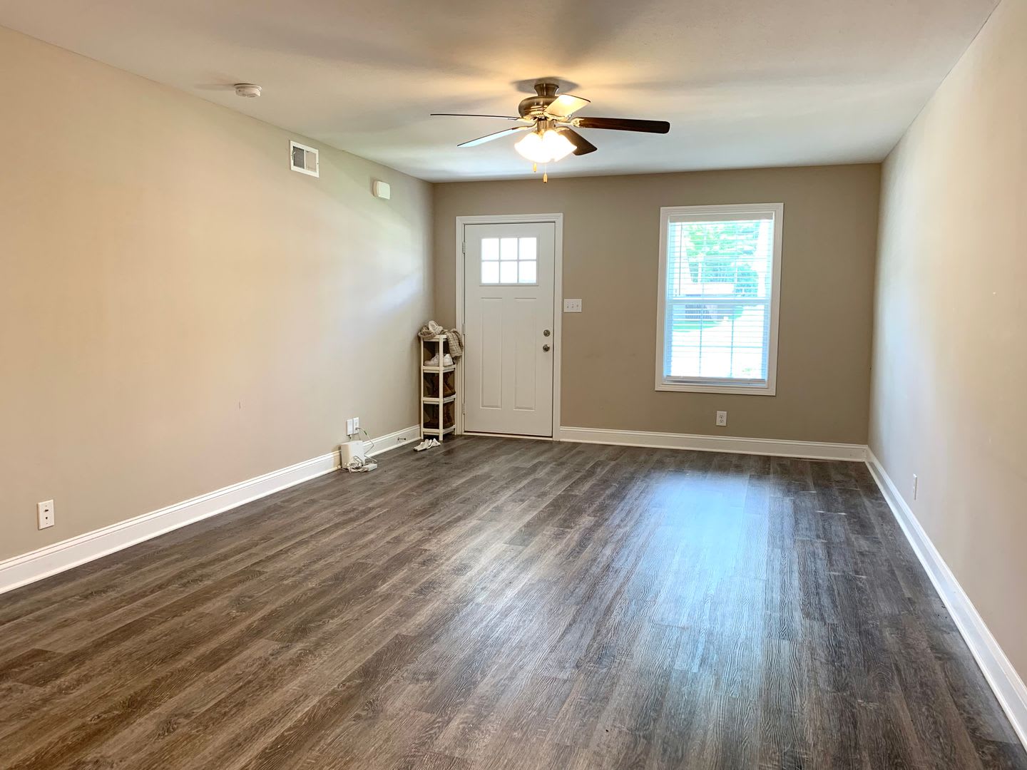 886 Lutz Ln – photo 3