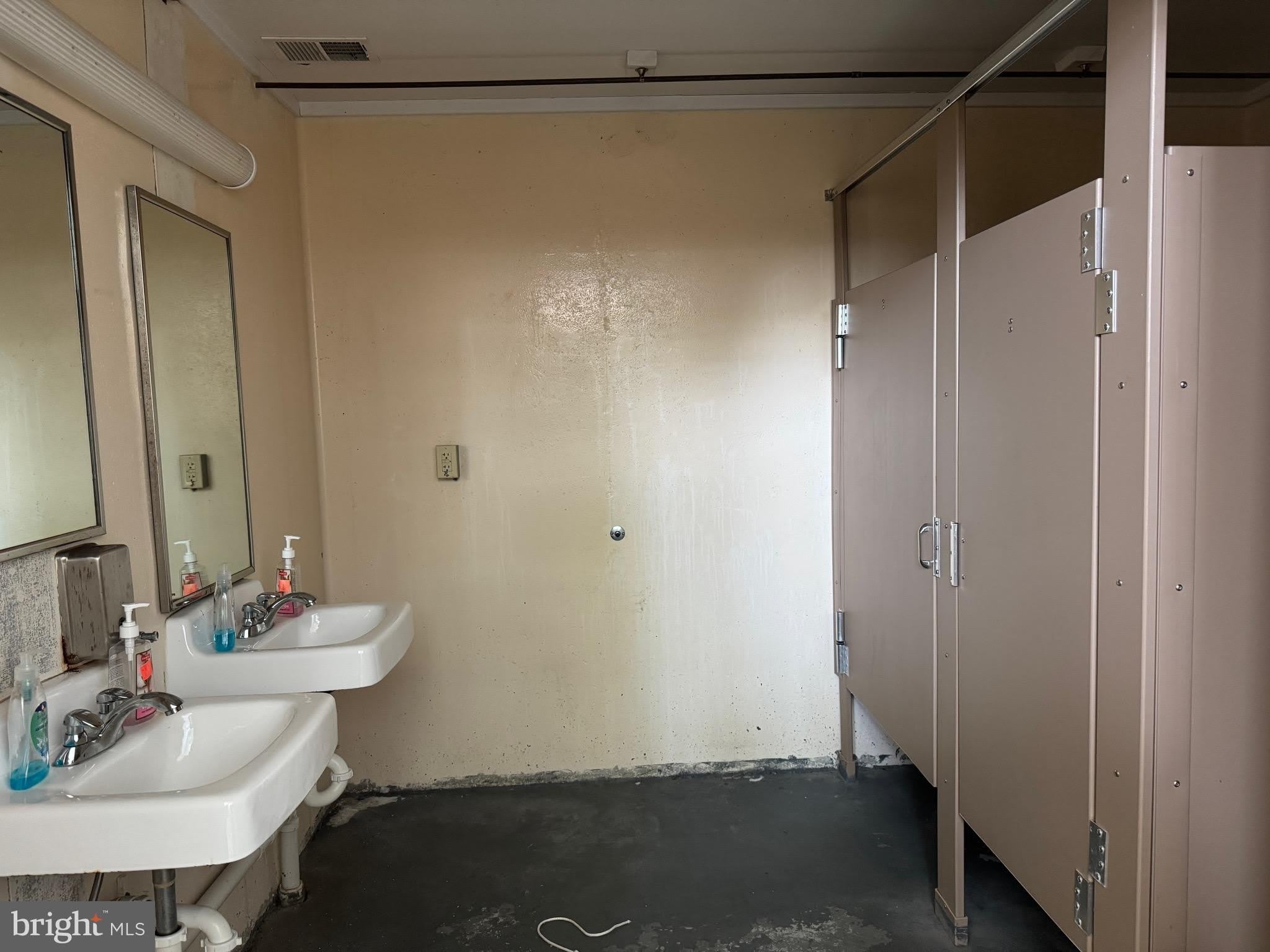 240 School Street – photo 4