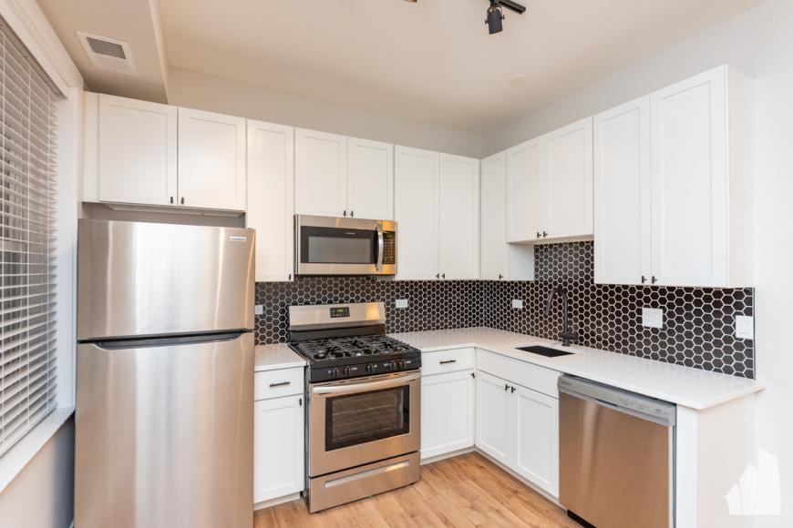 658 W Wrightwood – photo 2