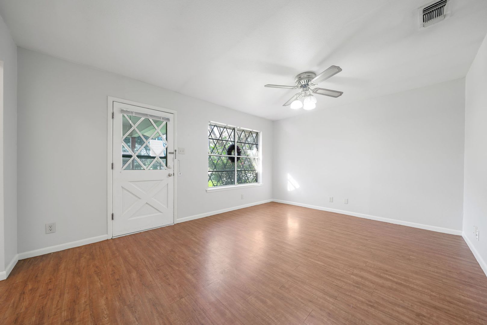 Spacious 3BR Duplex Less Than 1 Mile from Texas State University – photo 3