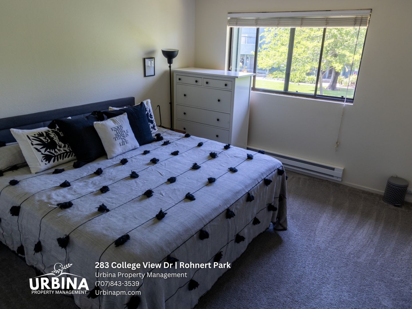 Two Bedroom Townhouse with Private Patio and Community Pool – photo 4