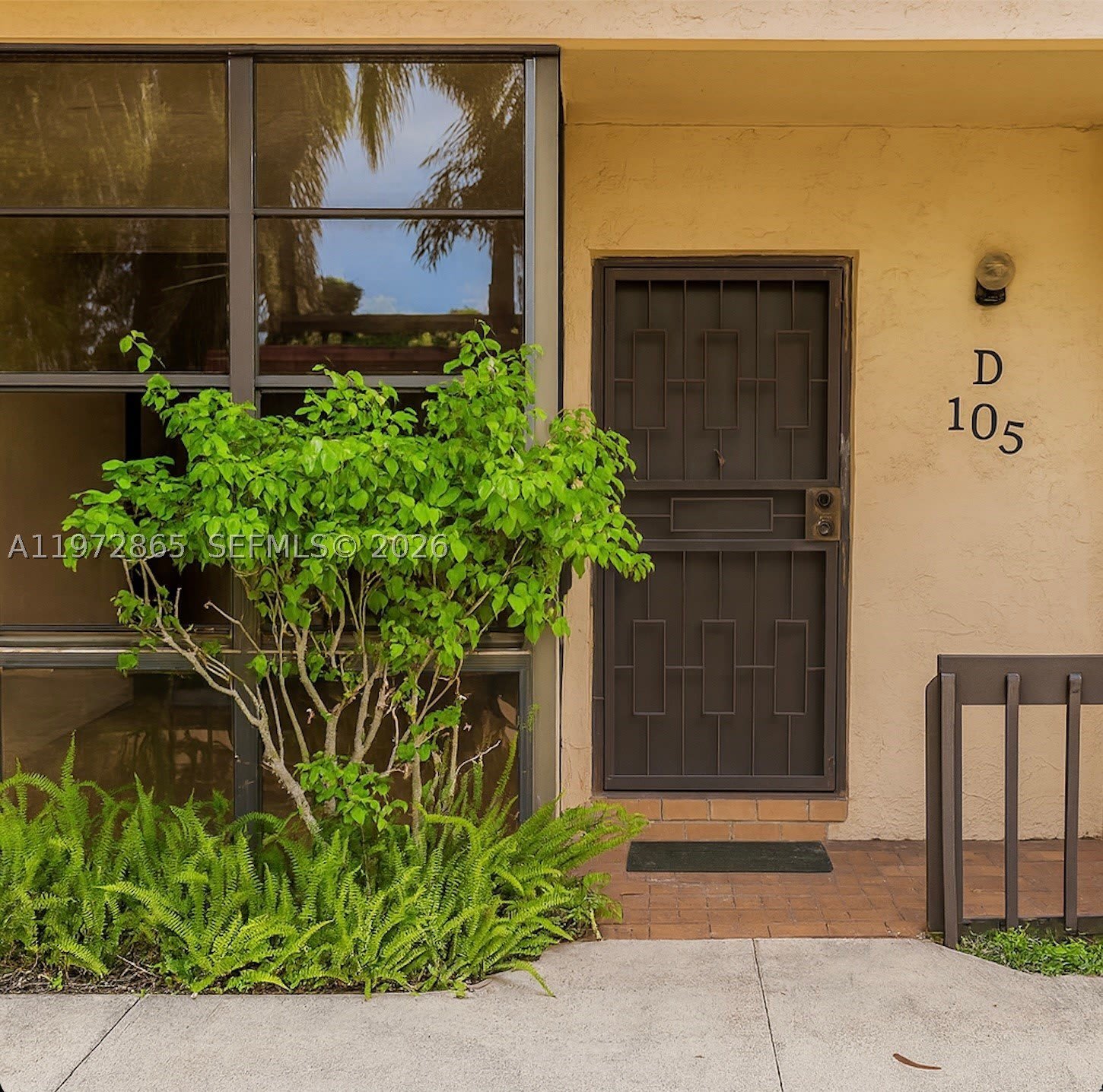 800 NE 199th St – photo 1