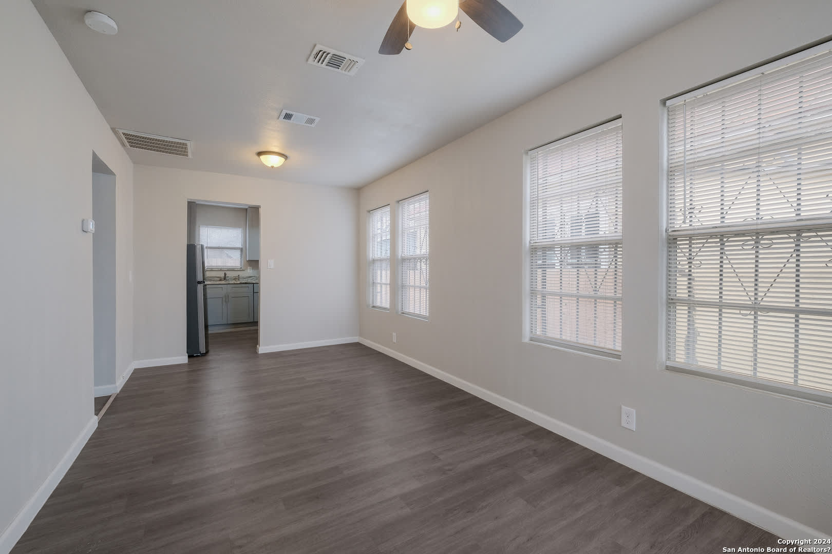 325 S Hackberry – photo 5