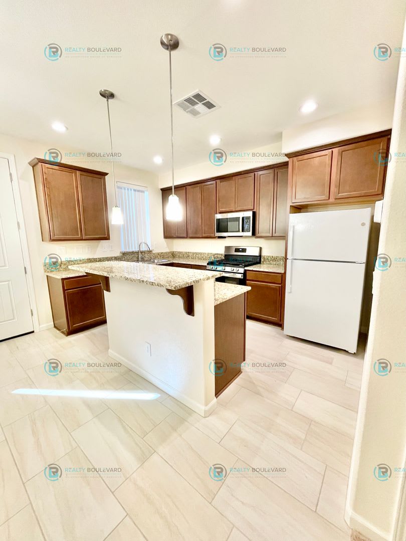 Luxury and Convenience: Fully Equipped 3-Bedroom 2.5 Bathroom 2 car garage Condo in Carson City – photo 3