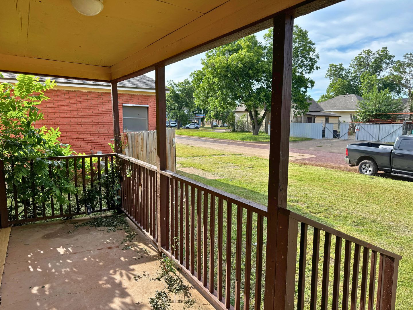 Remodeled 3 Bed 1 Bath in Kemp & Jackson! – photo 2
