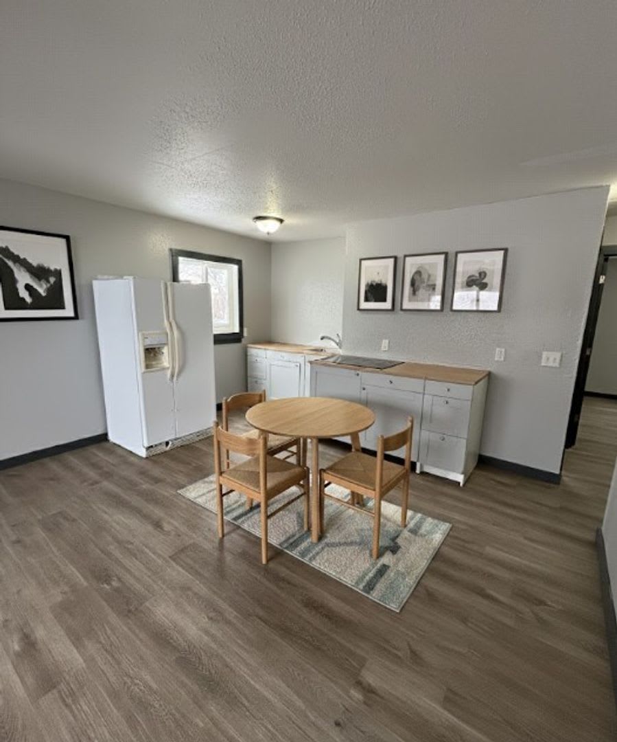 709 W 3rd St – photo 3