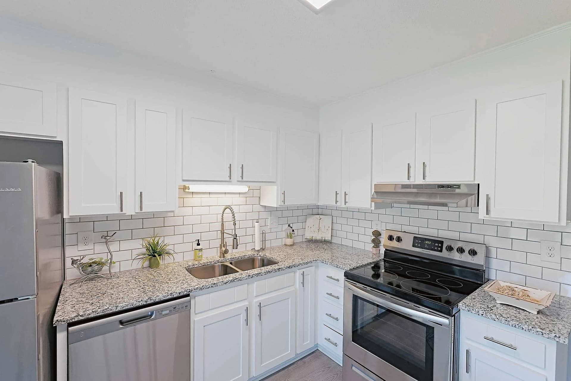 Lindsey Manor Apartments – photo 3