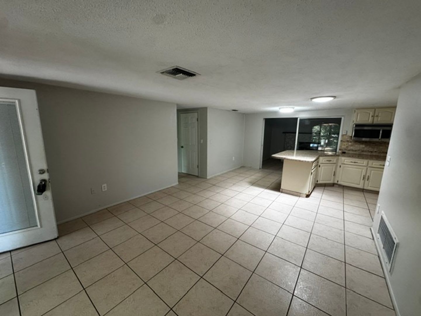 Spacious 2 Bedroom Home – photo 3