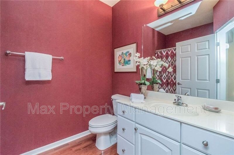 3031 Grand Ave – photo 2