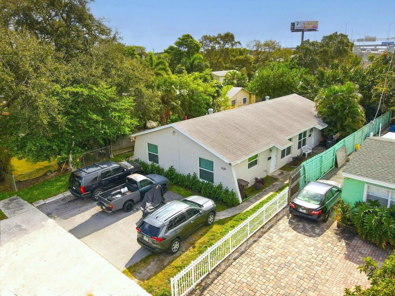 1320 Wellington Street – photo 2
