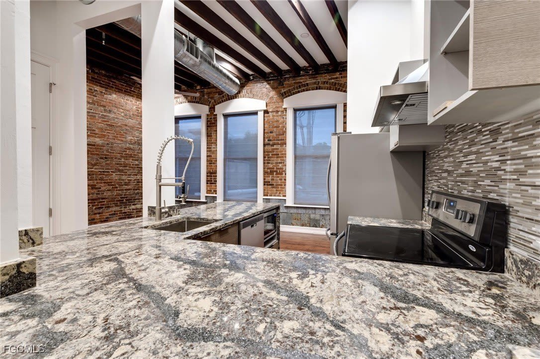 2278 1St Street – photo 5