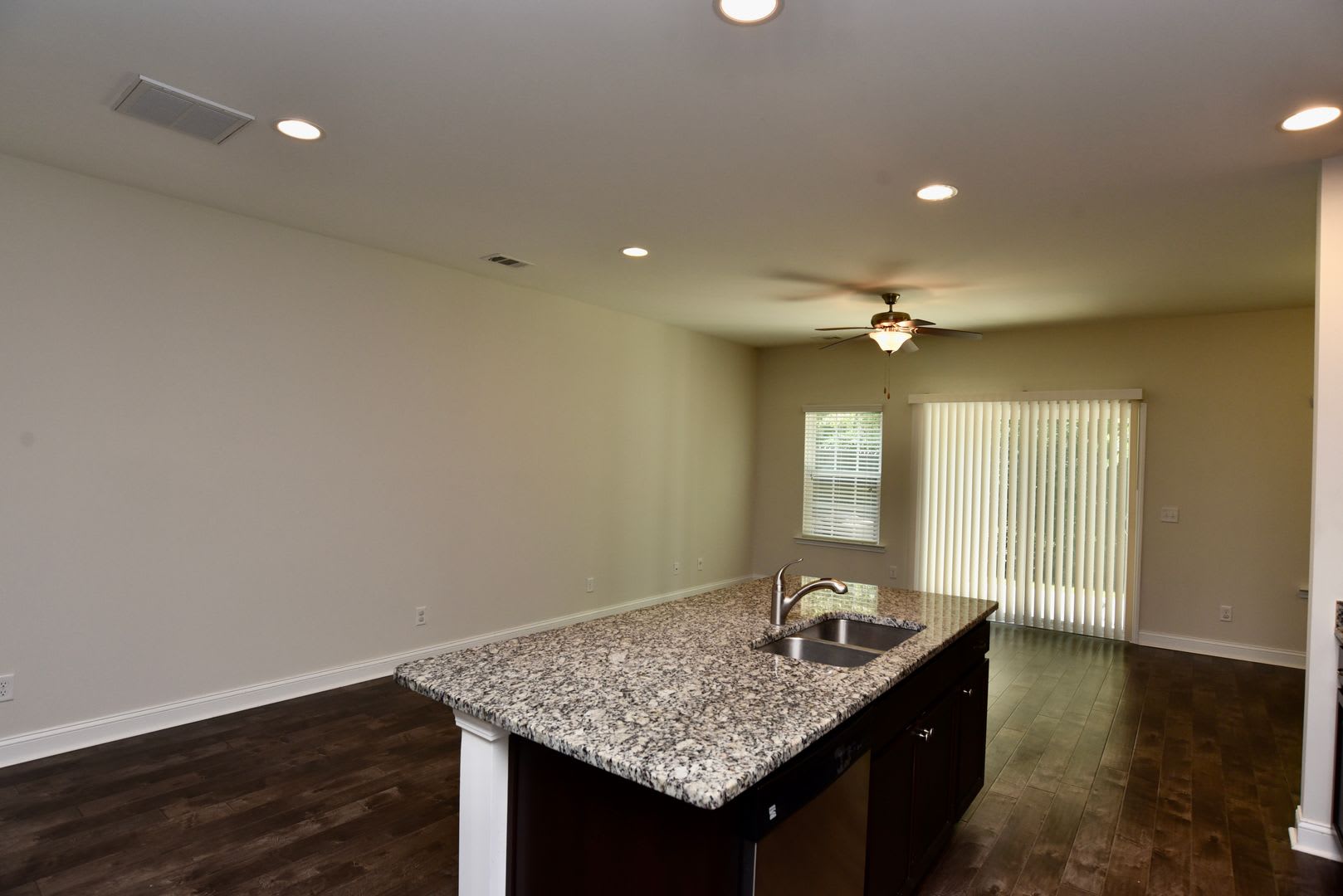 3 Bed/2.5 Bath Townhome in Richmond Hill – photo 2