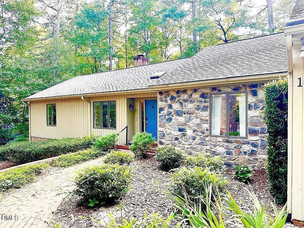 1907 Wedgewood Drive – photo 1